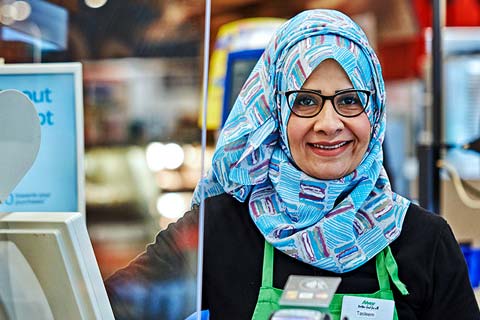 Une caissière de Sobeys à sa caisse.