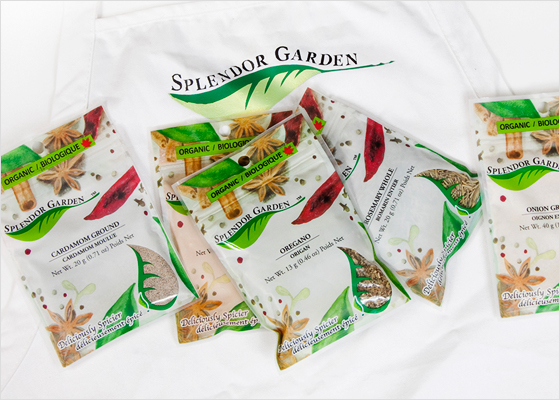 Une photo des épices biologiques de Splendor Garden.